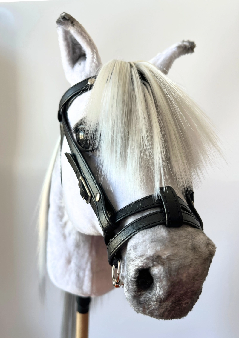 REALISTIC HOBBY HORSE – WHITE/WHITE MANE