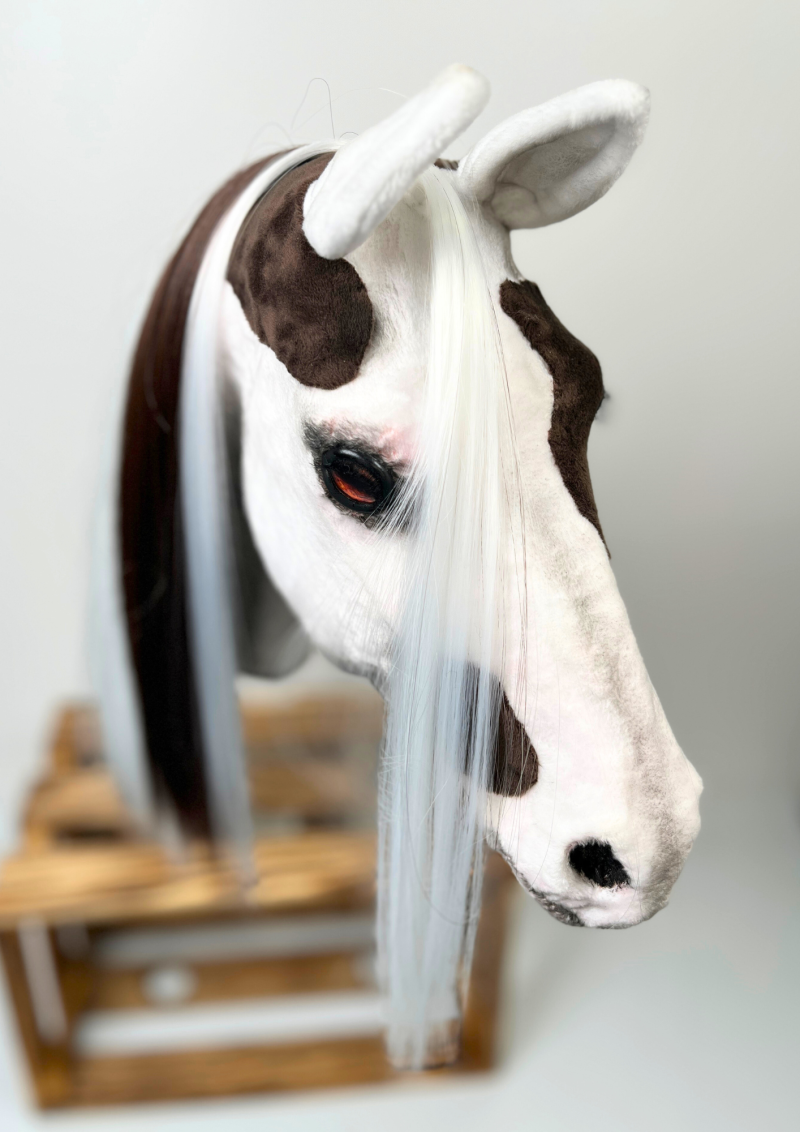 REALISTIC HOBBY HORSE – PINTO