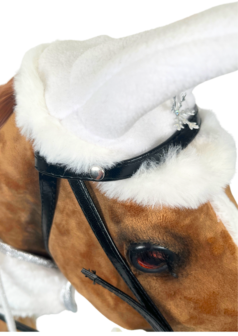 Winter blanket (with optional ear warmers) for a realistic horse.