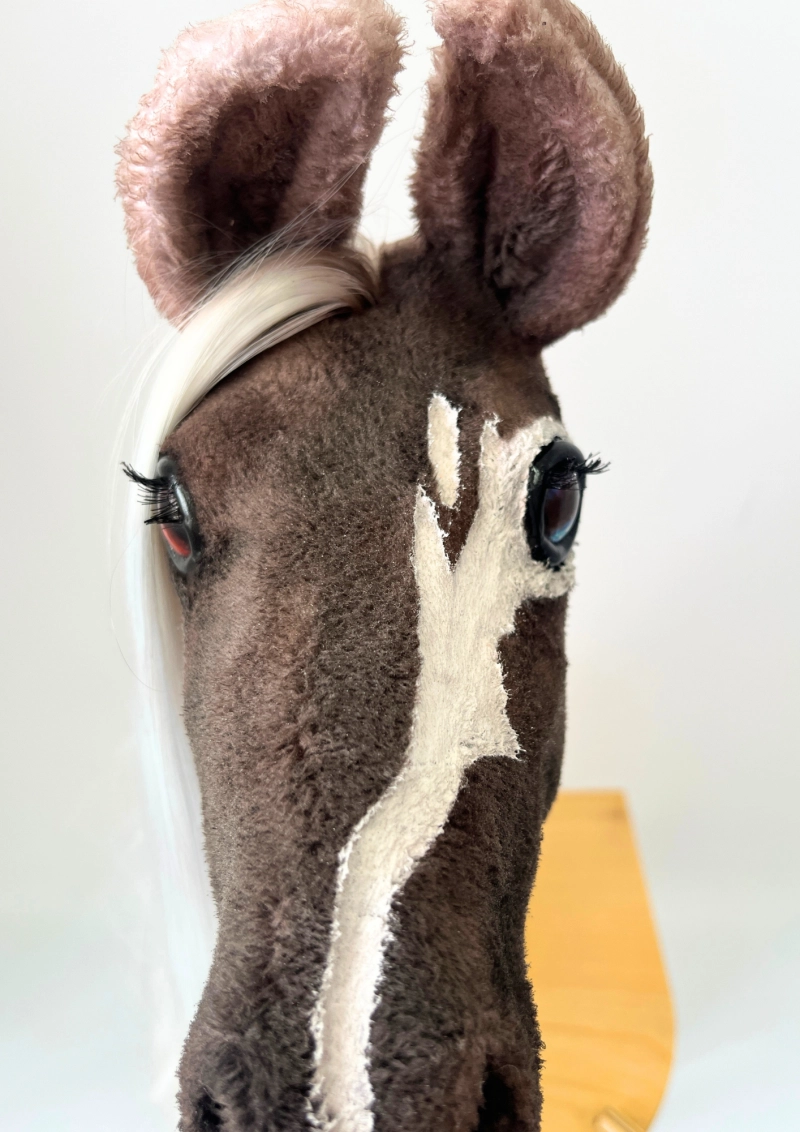 REALISTIC HOBBY HORSE – WHITE/WHITE MANE
