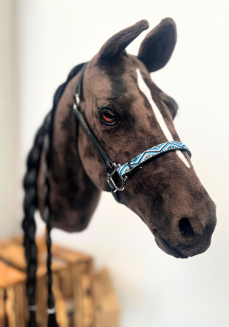 A sewn halter for realistic hobby horses.