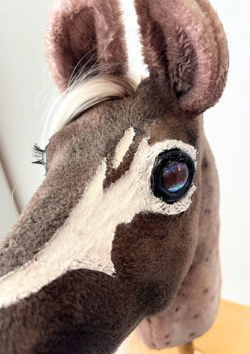 REALISTIC HOBBY HORSE – WHITE/WHITE MANE