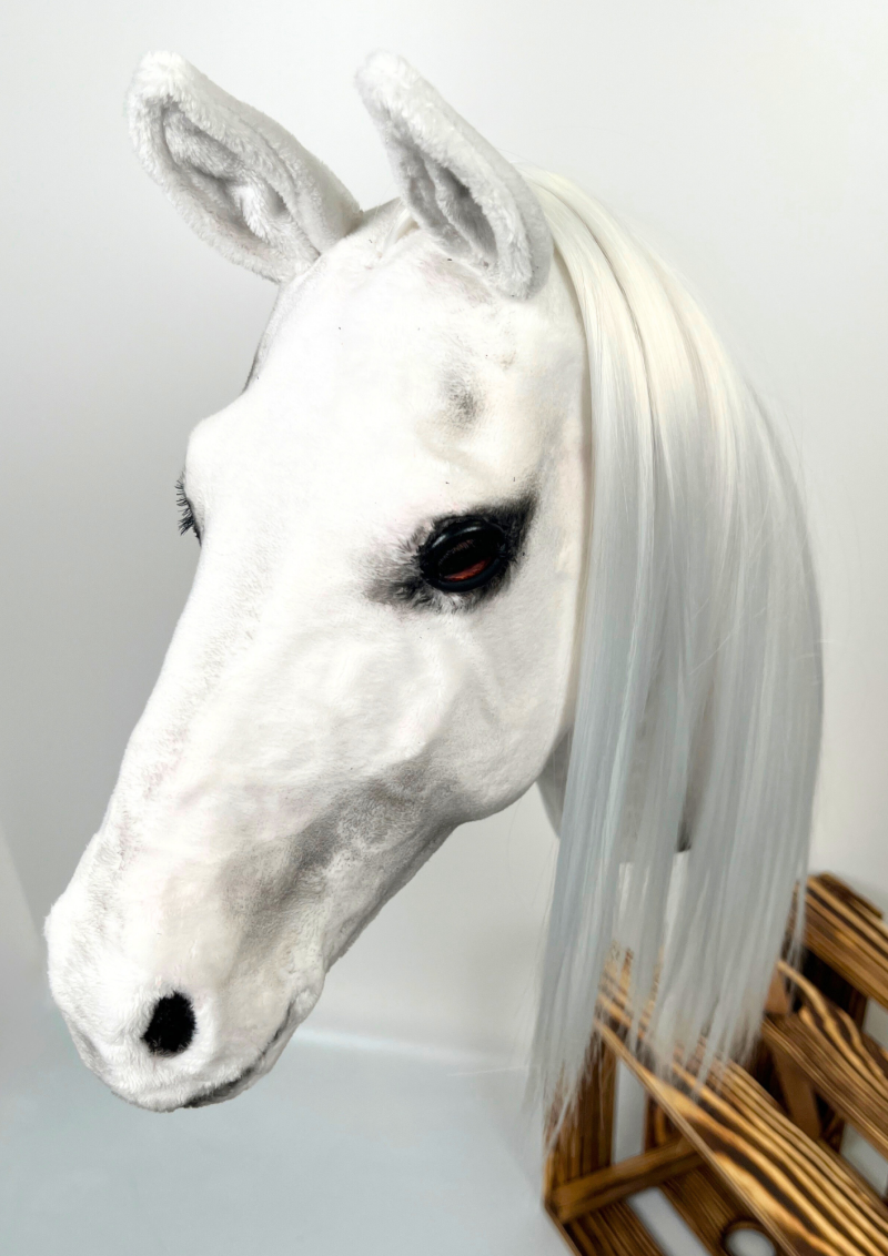 REALISTIC HOBBY HORSE – WHITE/WHITE MANE