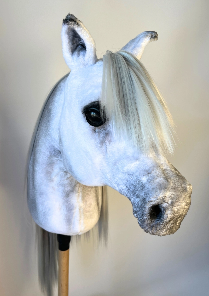 REALISTIC HOBBY HORSE – WHITE/WHITE MANE