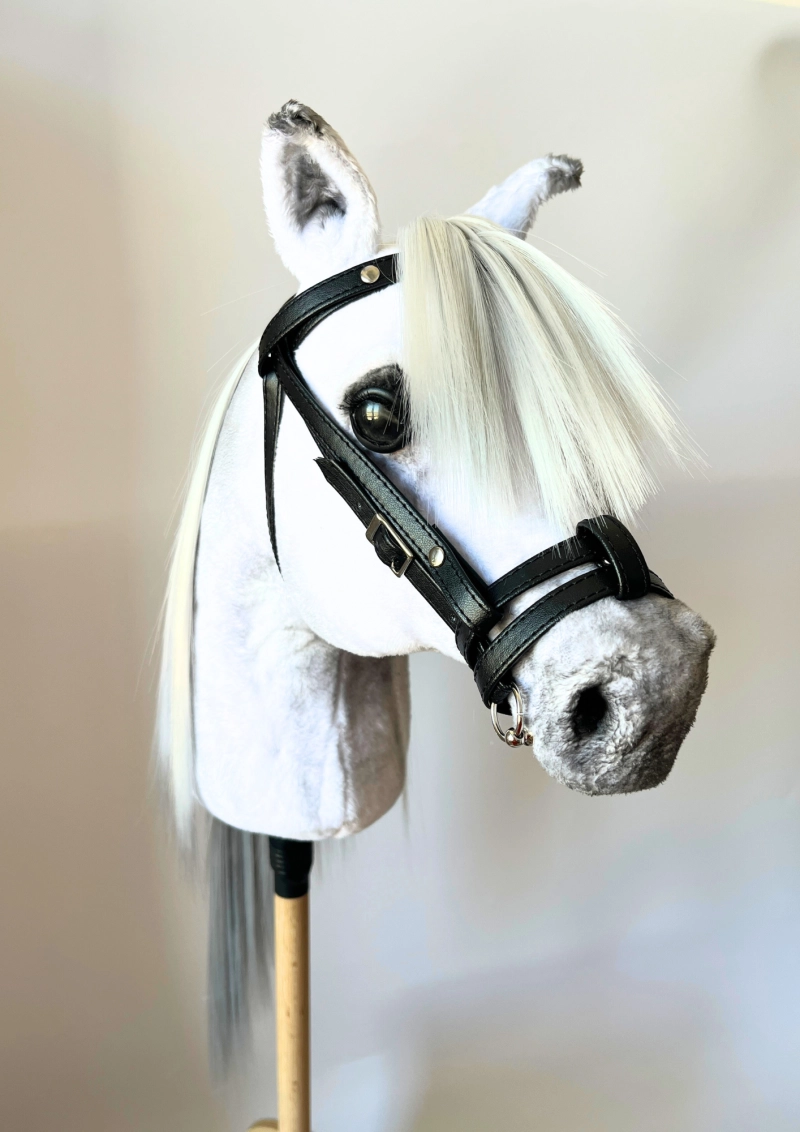 REALISTIC HOBBY HORSE – WHITE/WHITE MANE