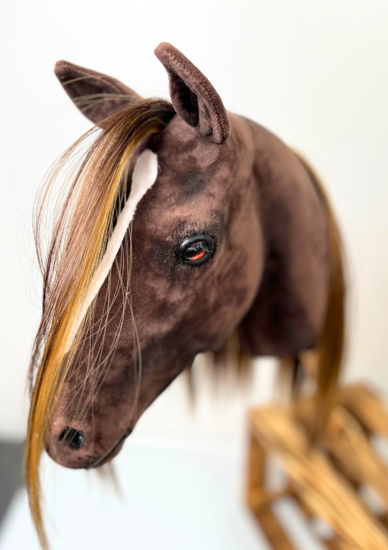 REALISTIC HOBBY HORSE – DARK CHESTNUT/BALAYAGE MANE/PATCH