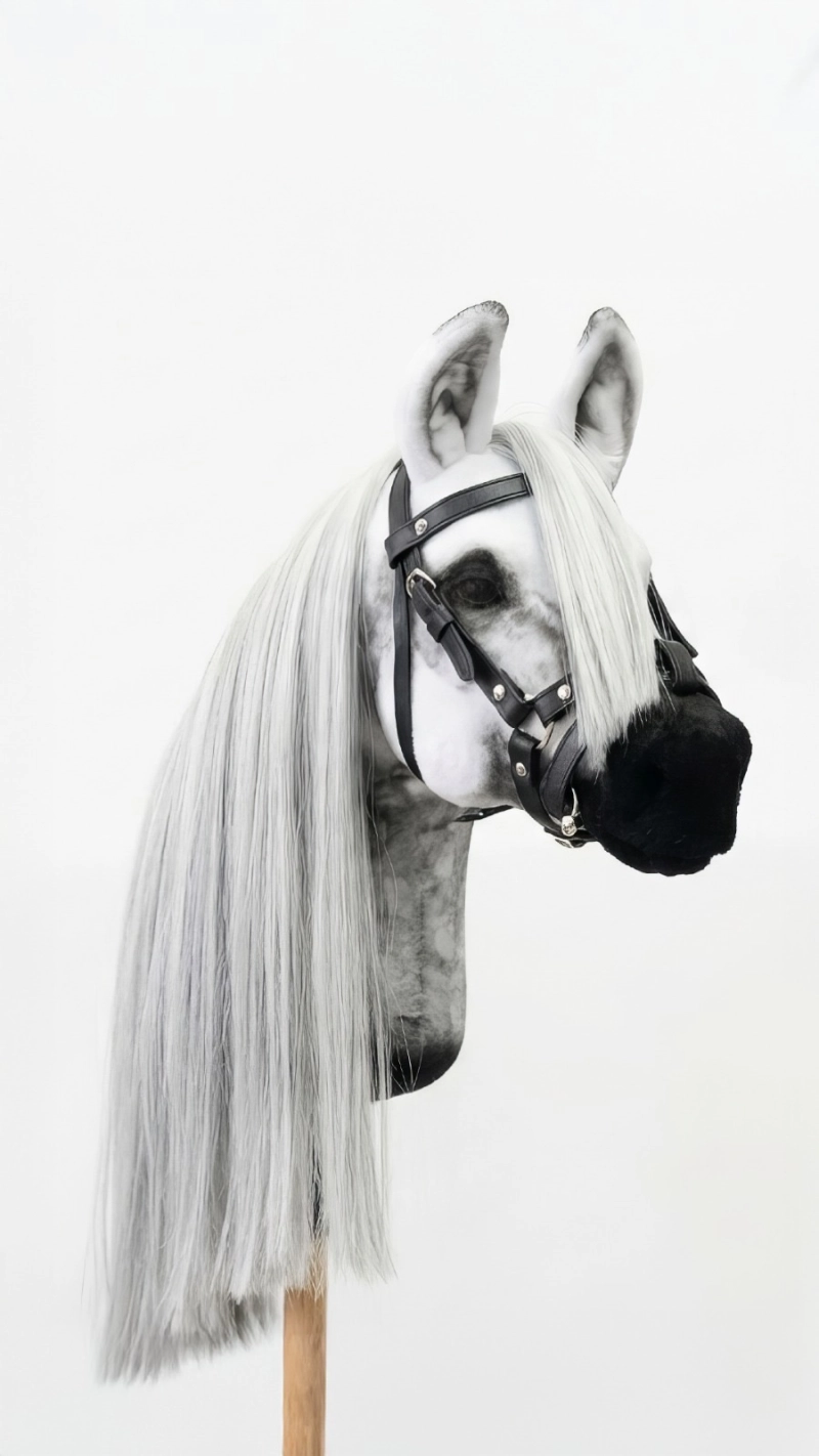 REALISTIC HOBBY HORSE – WHITE/WHITE MANE
