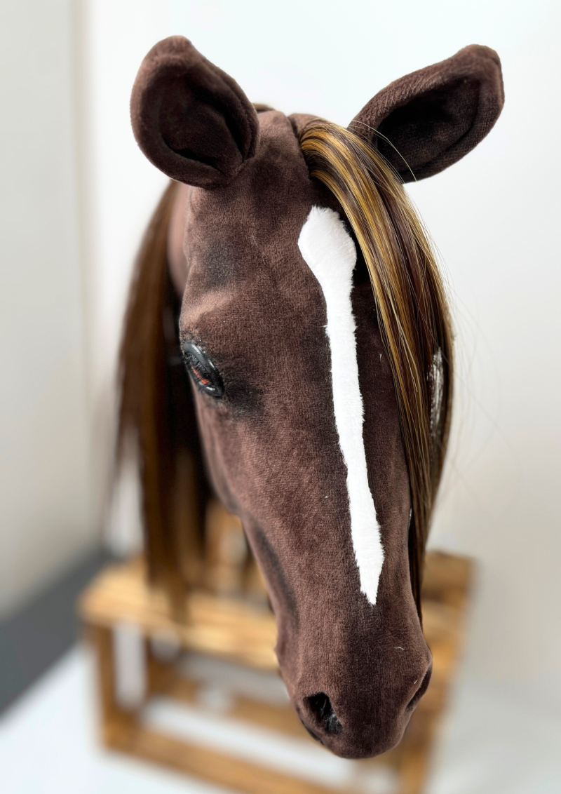 REALISTIC HOBBY HORSE – DARK CHESTNUT/BALAYAGE MANE/PATCH