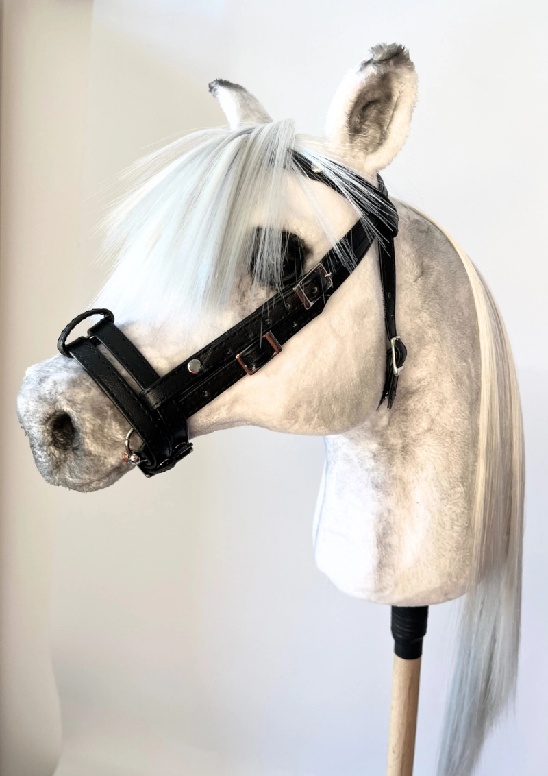 REALISTIC HOBBY HORSE – WHITE/WHITE MANE