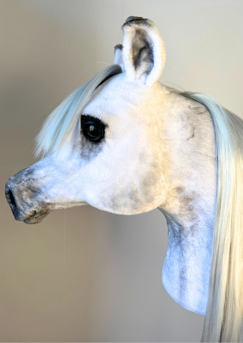 REALISTIC HOBBY HORSE – WHITE/WHITE MANE