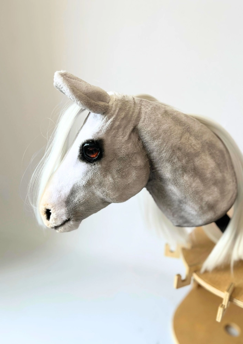 REALISTIC HOBBY HORSE – WHITE/WHITE MANE