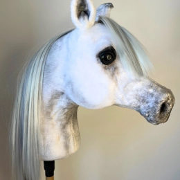 REALISTIC HOBBY HORSE – WHITE/WHITE MANE