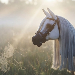 REALISTIC HOBBY HORSE – WHITE/WHITE MANE