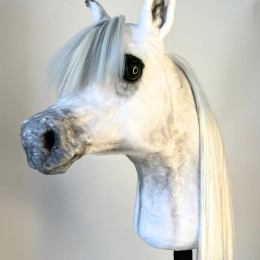 REALISTIC HOBBY HORSE – WHITE/WHITE MANE