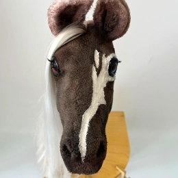 REALISTIC HOBBY HORSE – WHITE/WHITE MANE