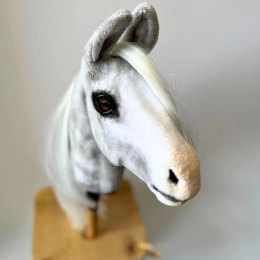 REALISTIC HOBBY HORSE – WHITE/WHITE MANE