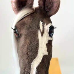 REALISTIC HOBBY HORSE – WHITE/WHITE MANE