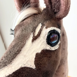 REALISTIC HOBBY HORSE – WHITE/WHITE MANE
