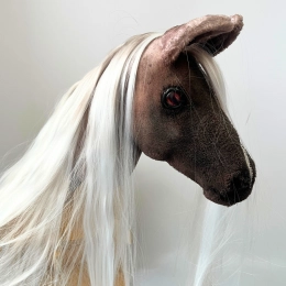 REALISTIC HOBBY HORSE – WHITE/WHITE MANE
