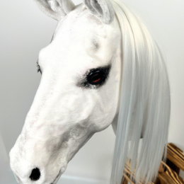 REALISTIC HOBBY HORSE – WHITE/WHITE MANE