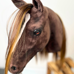 REALISTIC HOBBY HORSE – DARK CHESTNUT/BALAYAGE MANE/PATCH