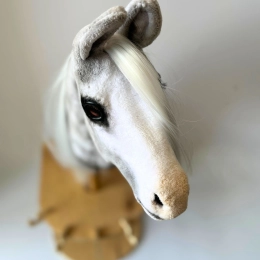 REALISTIC HOBBY HORSE – WHITE/WHITE MANE